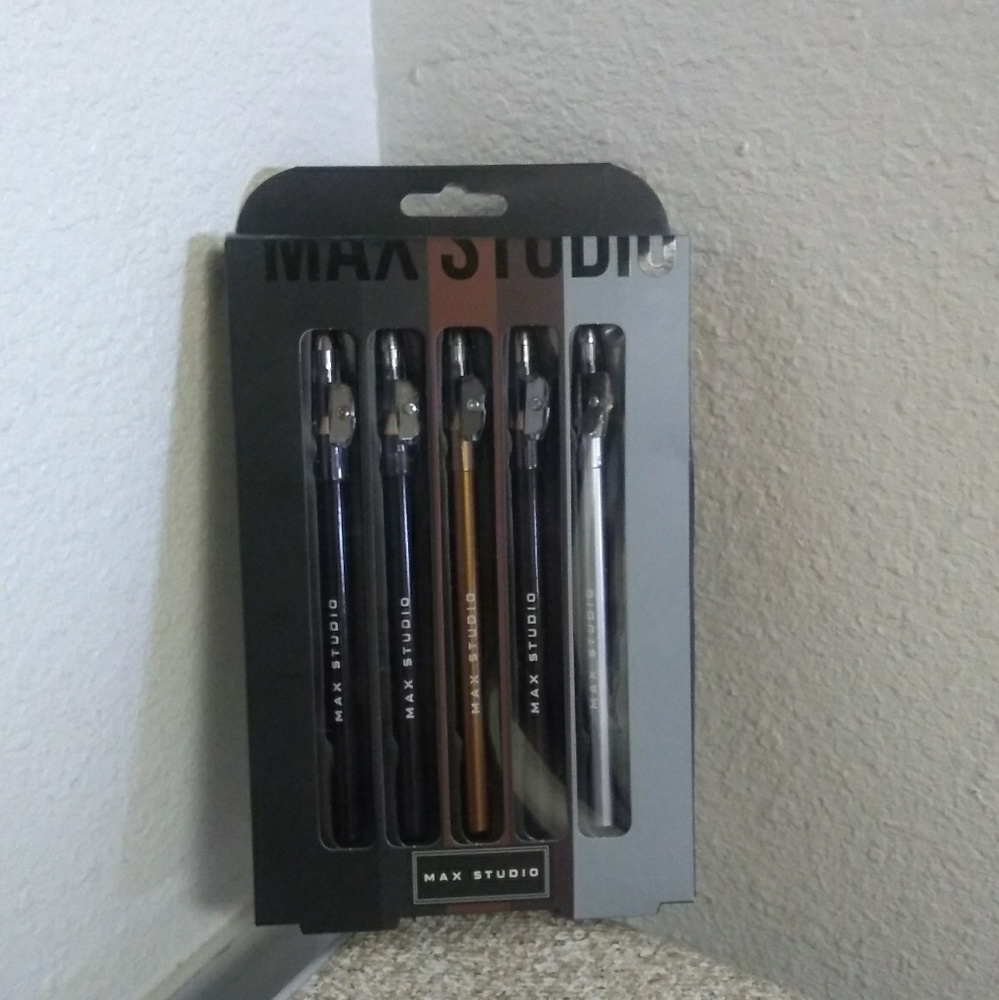 Max Studio Ombre Eyeliner Collection.
